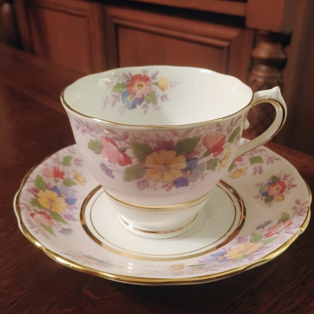 Vintage Colclough pink tint with delicate flowers tea cup/saucer  6oz cap